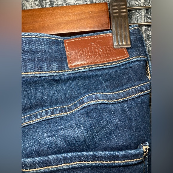 Distressed Blue Jeans - Picture 6 of 9